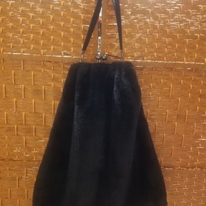 LE DAF  UNIQUE STYLIST FUR HANDBAGS.
